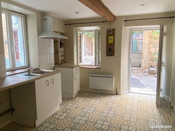 À Louer : Charmante Maison de Village Entièrement Rénovée
