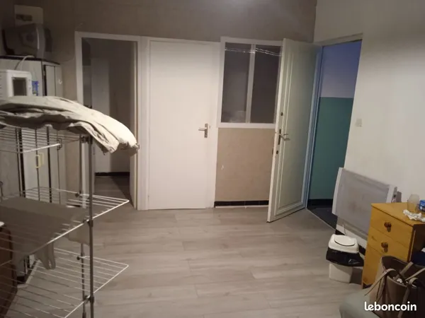 Studio centre ville Annonay 1er étage 27 m2