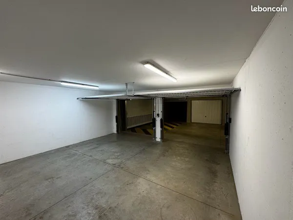 Double Garage dans résidence privée