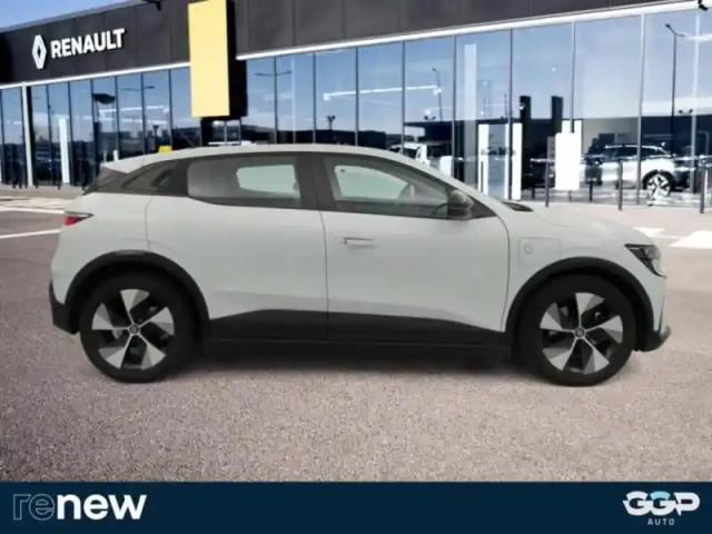 Renault Megane e-tech electric ev40 130ch equilibre standard charge — photo 3