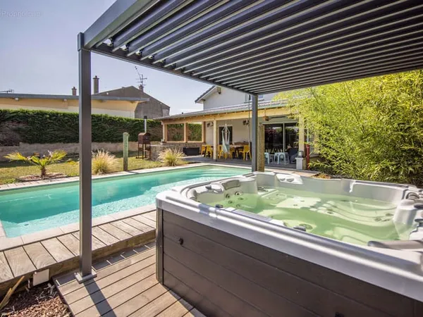 Maison avec piscine et spa