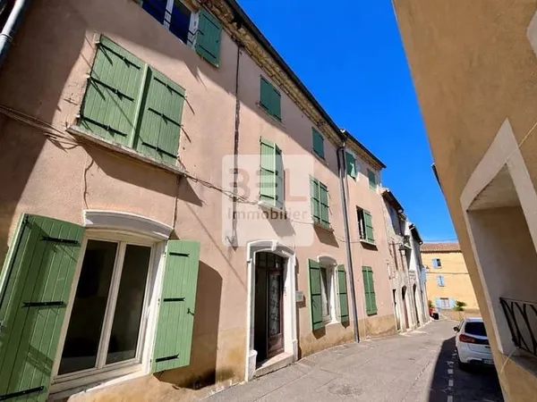 Propriété au coeur de Bagnols sur Cèze avec grande cour et garage