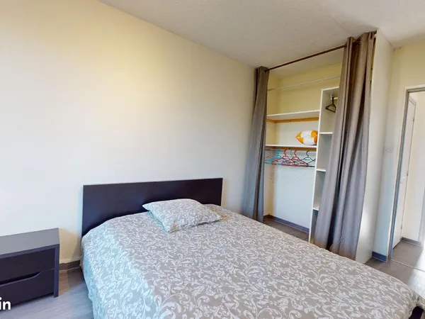 Chambre meublée dans colocation