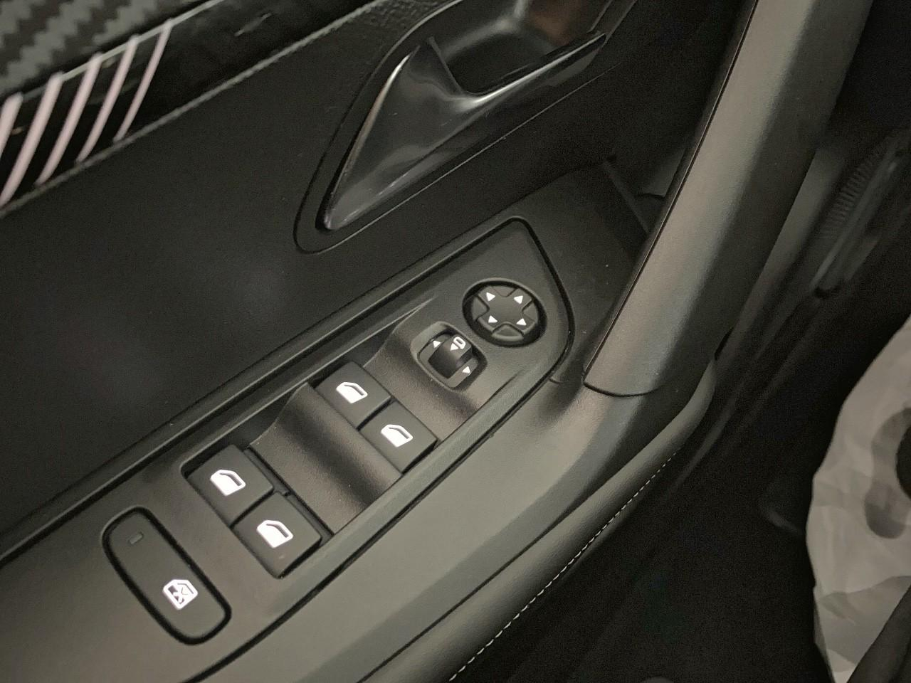 Peugeot 2008 hybrid 145 ch e-dcs6 allure — photo 20