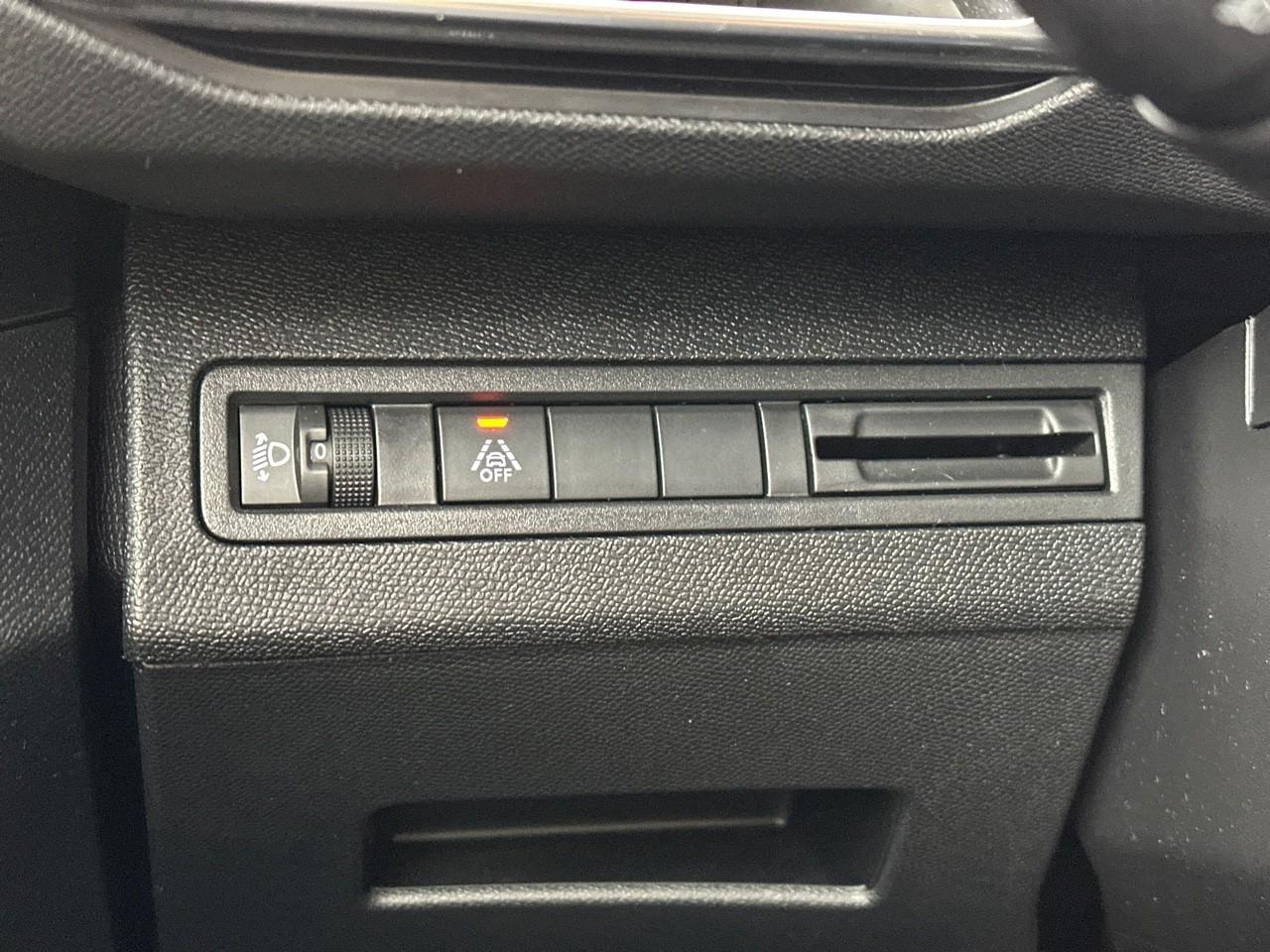 Peugeot 3008 puretech 130ch s&s eat8 allure pack — photo 17
