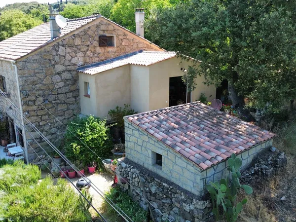 Maison de village authentique avec jardin à Bilia 114 m2 s