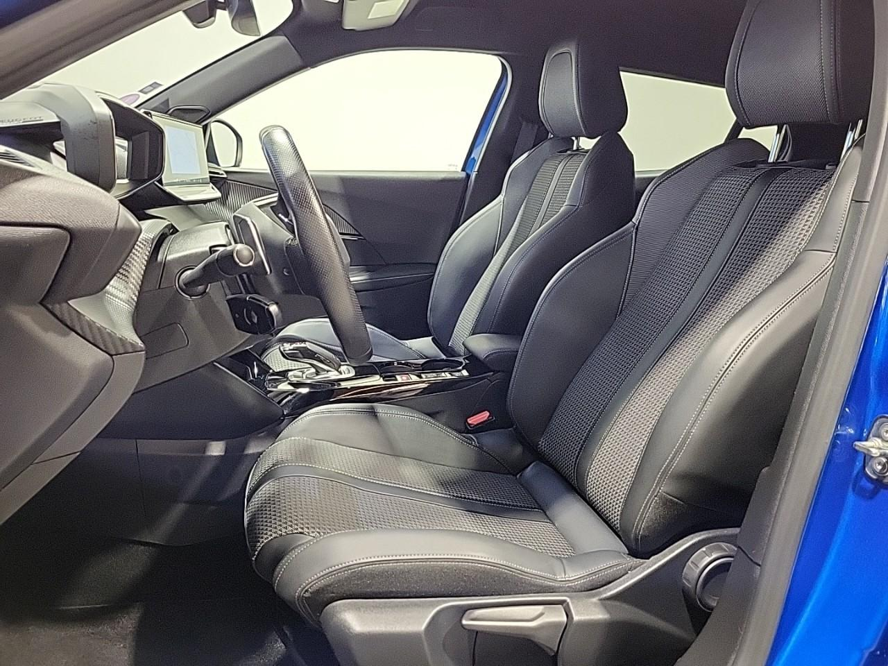 Peugeot 2008 puretech 130 s&s eat8 gt — photo 10