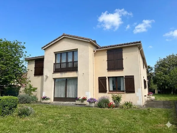 Maison 9 pièces 370m2