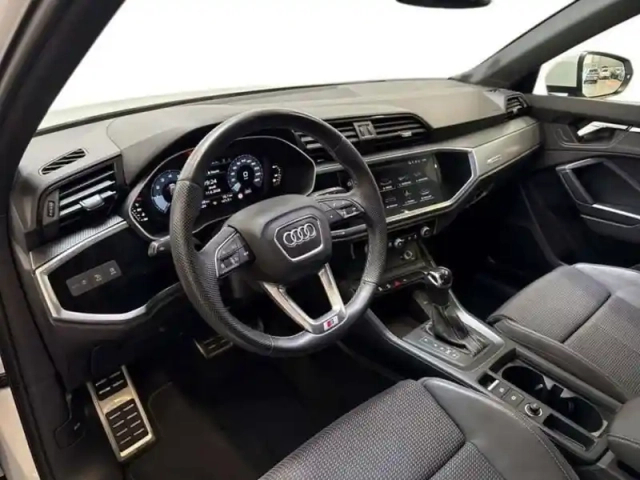 Audi Q3 35 tfsi 150 ch s tronic 7 s line — photo 9