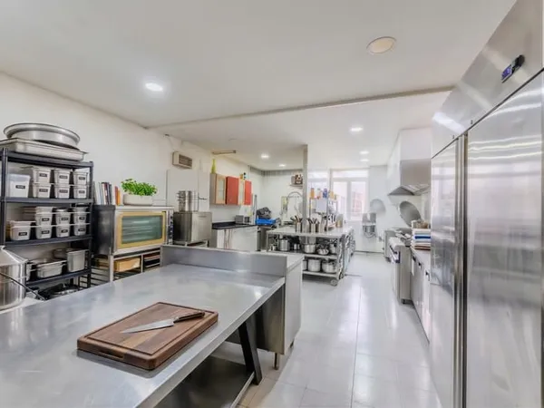 MAISON AVEC FONDS DE COMMERCE EMPLACEMENT IDÉAL