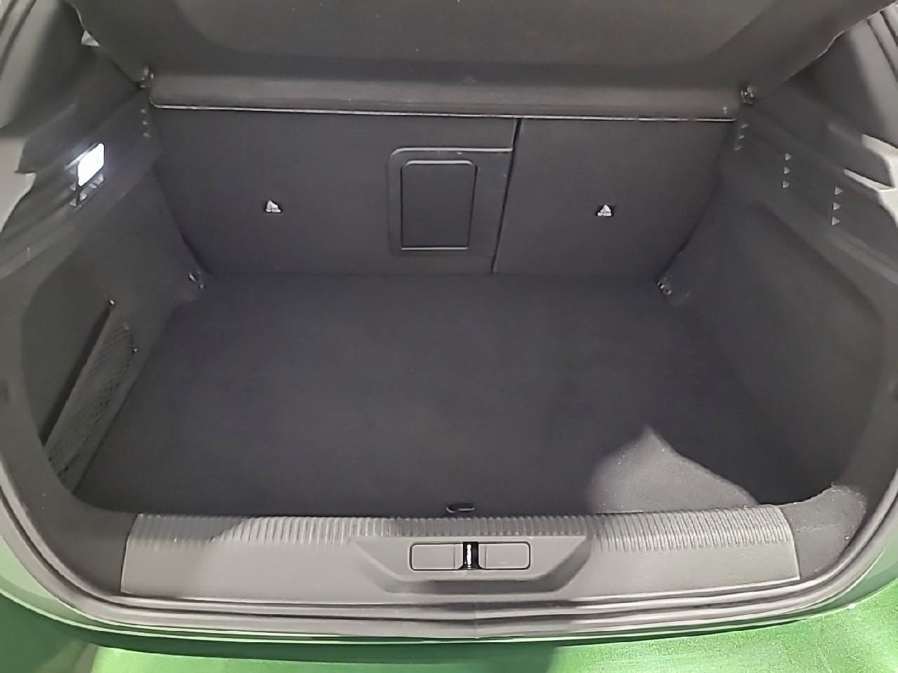Peugeot 308 phev 180 e-eat8 allure pack — photo 14
