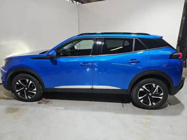Peugeot 2008 1.2 puretech 100ch s&amp;s allure pack — photo 8
