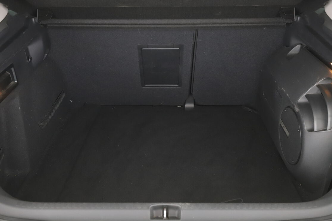 Citroen C4 1.2 PureTech Shine EAT6 — photo 16