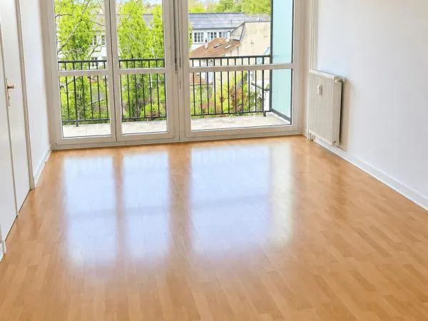 Appartement - 3ème étage - 69,40 m2 - 3 pièces - Vide - Balcon - Parking