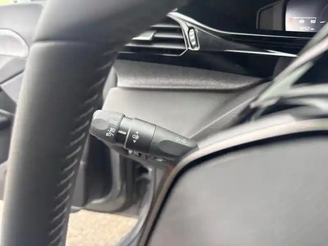 Peugeot 308 hybrid 145 e-dcs6 allure — photo 17