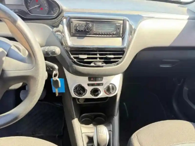 Peugeot 208 1.2 puretech 68ch e6.c like 5p — photo 13