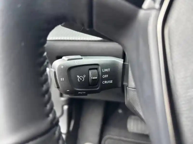 Peugeot 2008 hybrid 145 e-dcs6 — photo 15