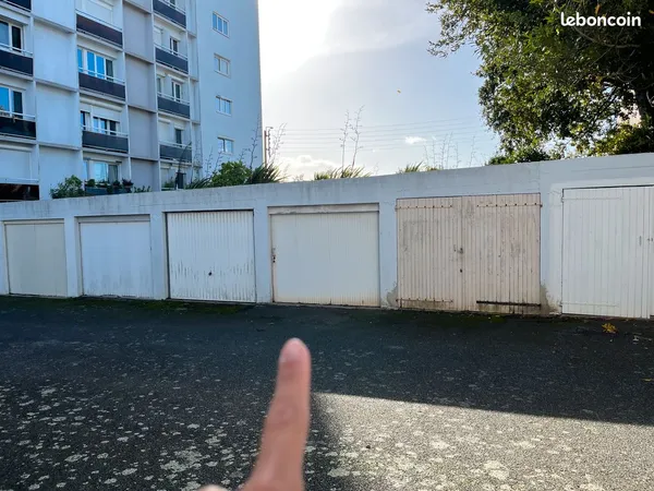 Garage à louer - Quartier Carnel - 75 /mois