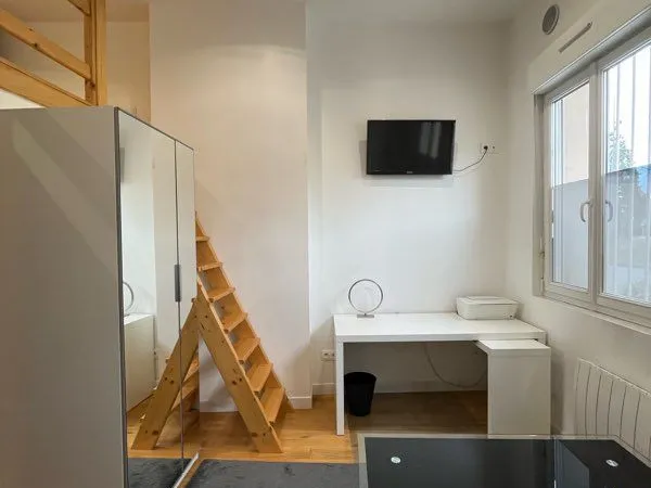 Studio rénové avec mezzanine