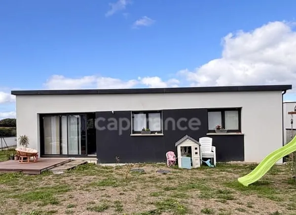 Coup de coeur à Landrévarzec (29): Maison récente de 80,87m², de plain-pied, 3 chambres, DPE A, gara