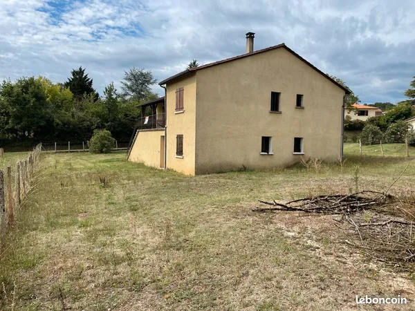 Maison familiale 150 m² à Douzillac - 5/6 Chambres - Terrain 1 500 m² + Sous-sol 100 m²
