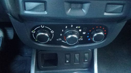 Dacia Duster 1.6 SCe 115 - Essentiel – 2016 – 47292 km – Essence – Boîte Manuelle — photo 28