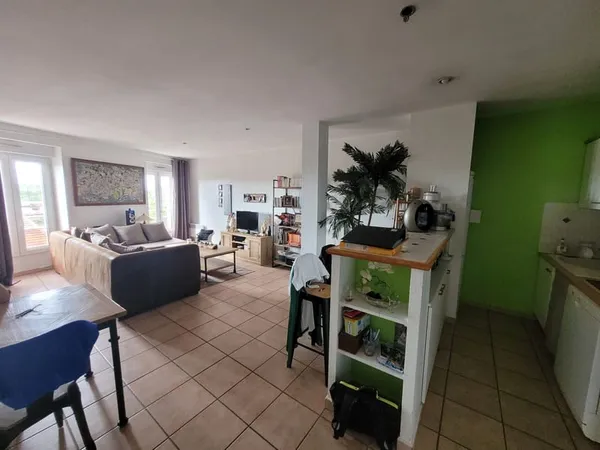 Proche gare, spacieux appartement T3 au deuxième et dernier