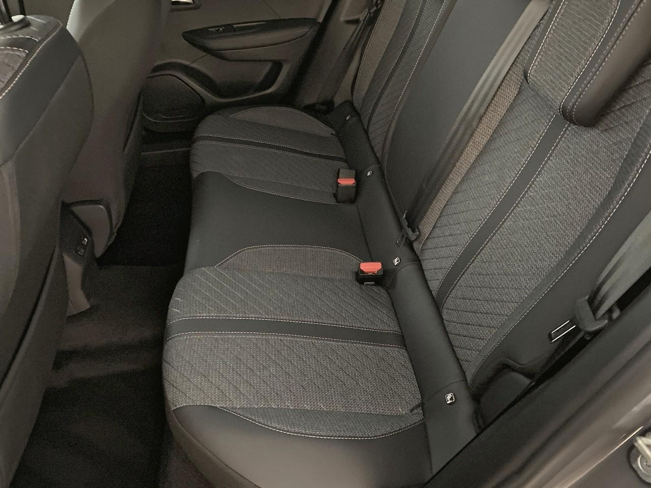Peugeot 2008 hybrid 145 ch e-dcs6 allure — photo 10