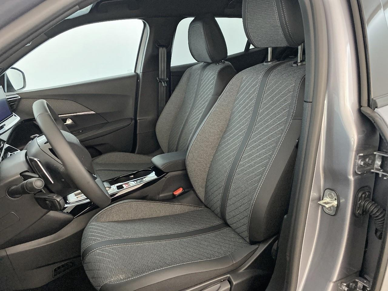 Peugeot 2008 hybrid 145 ch e-dcs6 allure — photo 9