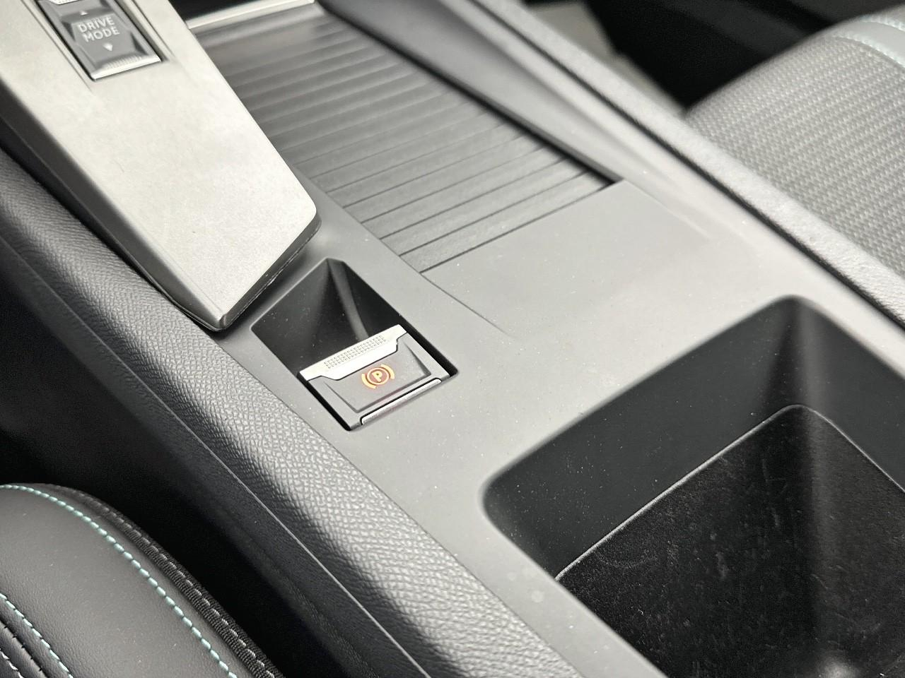 Peugeot 308 hybrid 145 e-dcs6 allure — photo 31