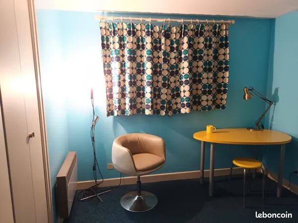 Chambre meublée