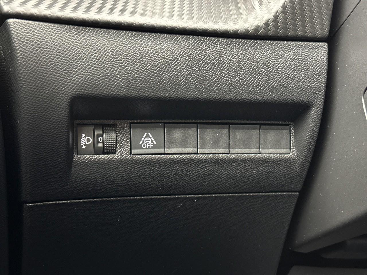 Peugeot 208 puretech 100 s&s eat8 style — photo 18