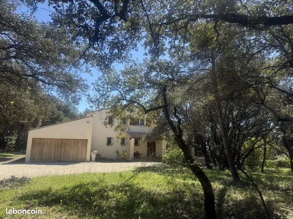Maison sur 4000m2 dans le 34