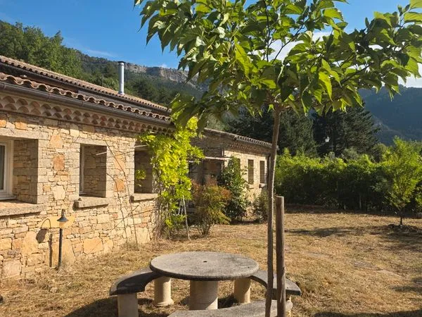 Maison meublée octobre a juin 2 chambres jardin