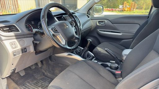 Mitsubishi L200 2.4 DI-D 181 4WD - Intense Connect – 2018 – 165157 km – Diesel – Boîte Manuelle — photo 28