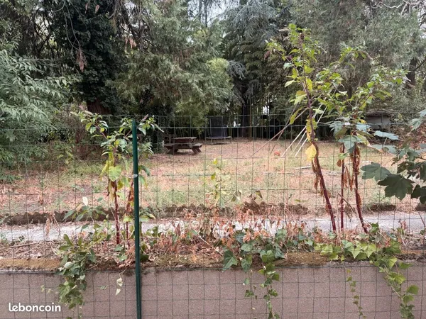 T3 bis 90 m2 rez de chaussée + terrasse + jardin commun + cuisine meublée