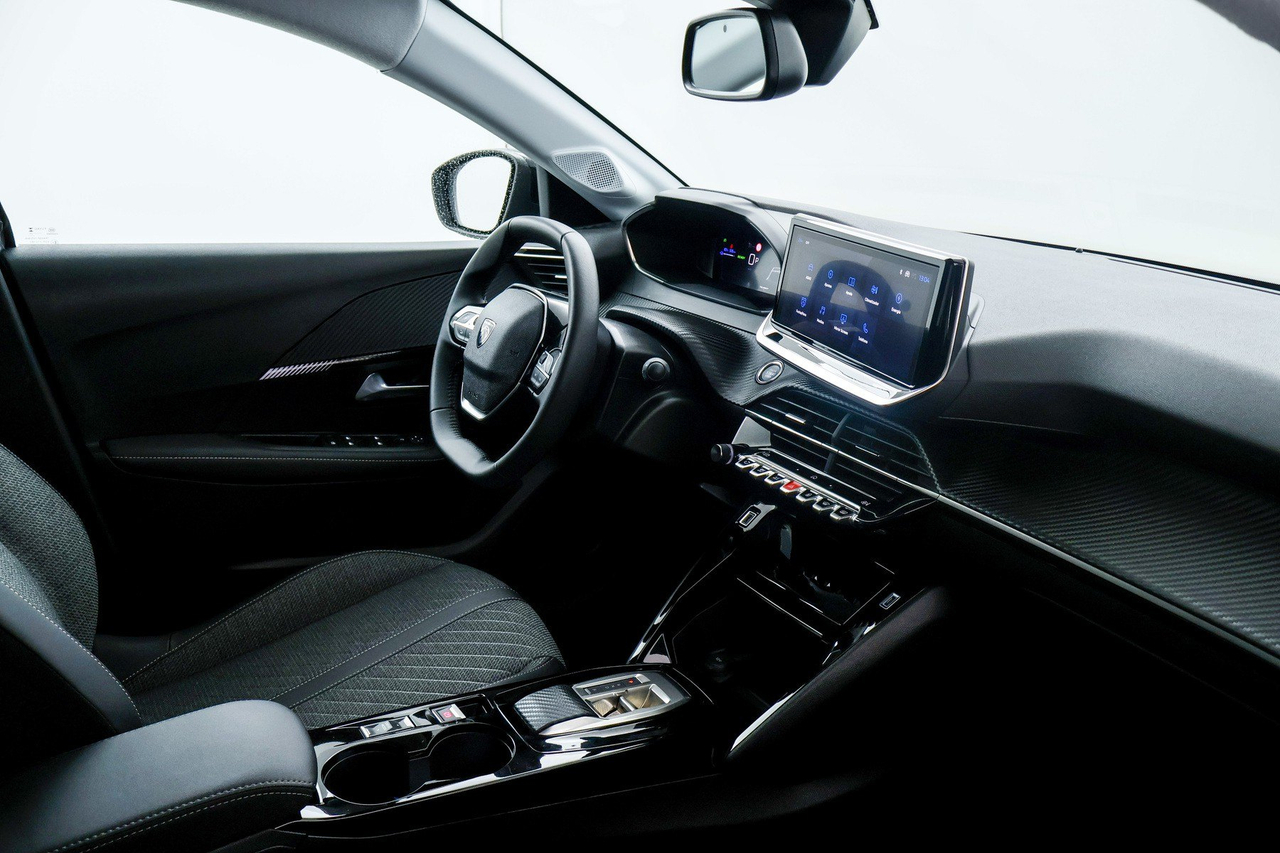 Peugeot 208 — photo 29