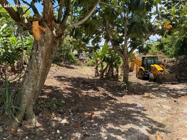 À VENDRE - TERRAIN CONSTRUCTIBLE DE 700 m² - 99 000