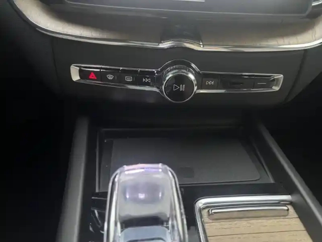 Volvo Xc60 t6 awd hybride rechargeable 253 ch+145 ch geartronic 8 — photo 17