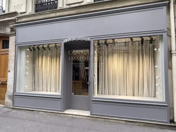 Local 5 pièces 285 m²