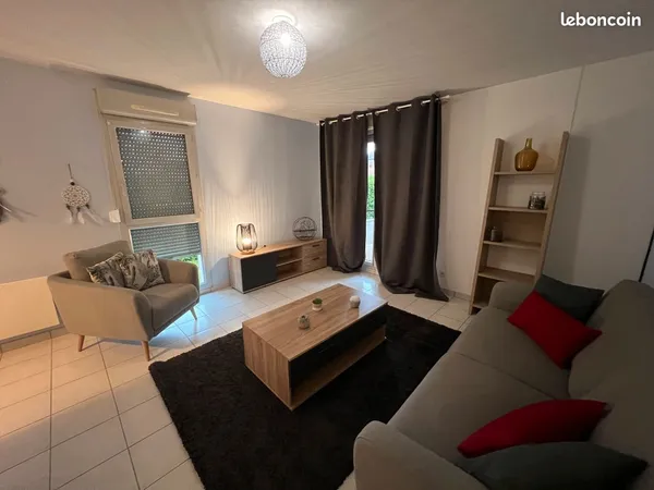 Grand F2 47 m2 rue de la paix+ parking
