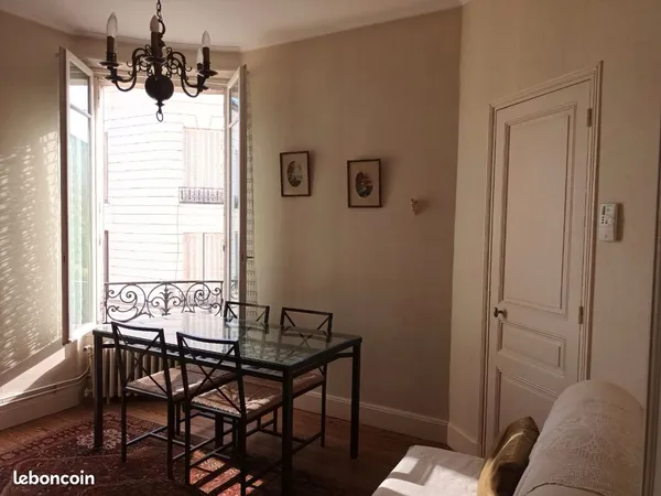 Meaux centre: Particulier vend T2 (+mansarde) exposé sud, au 1er étage, 36,5m2. Mansarde aménagée 9m