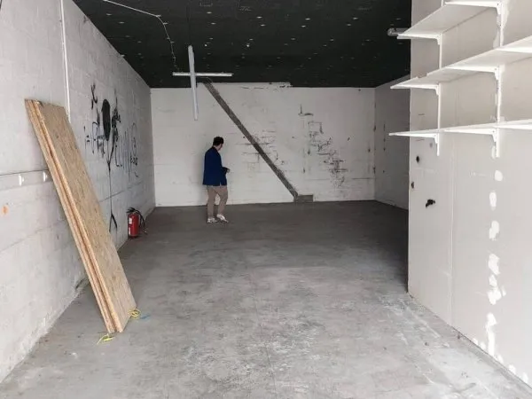 Local d'activité 194 m²