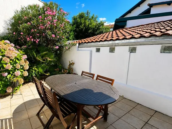 Charmante maison T3 avec grande terrasse arborée Quartier