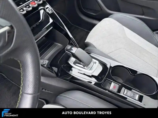 Peugeot 208 e- 136ch gt pack — photo 14