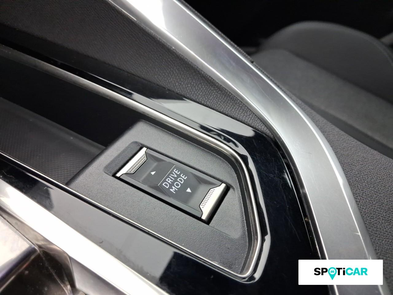 Peugeot 3008 plug-in hybrid 225ch allure pack e-eat8 — photo 17