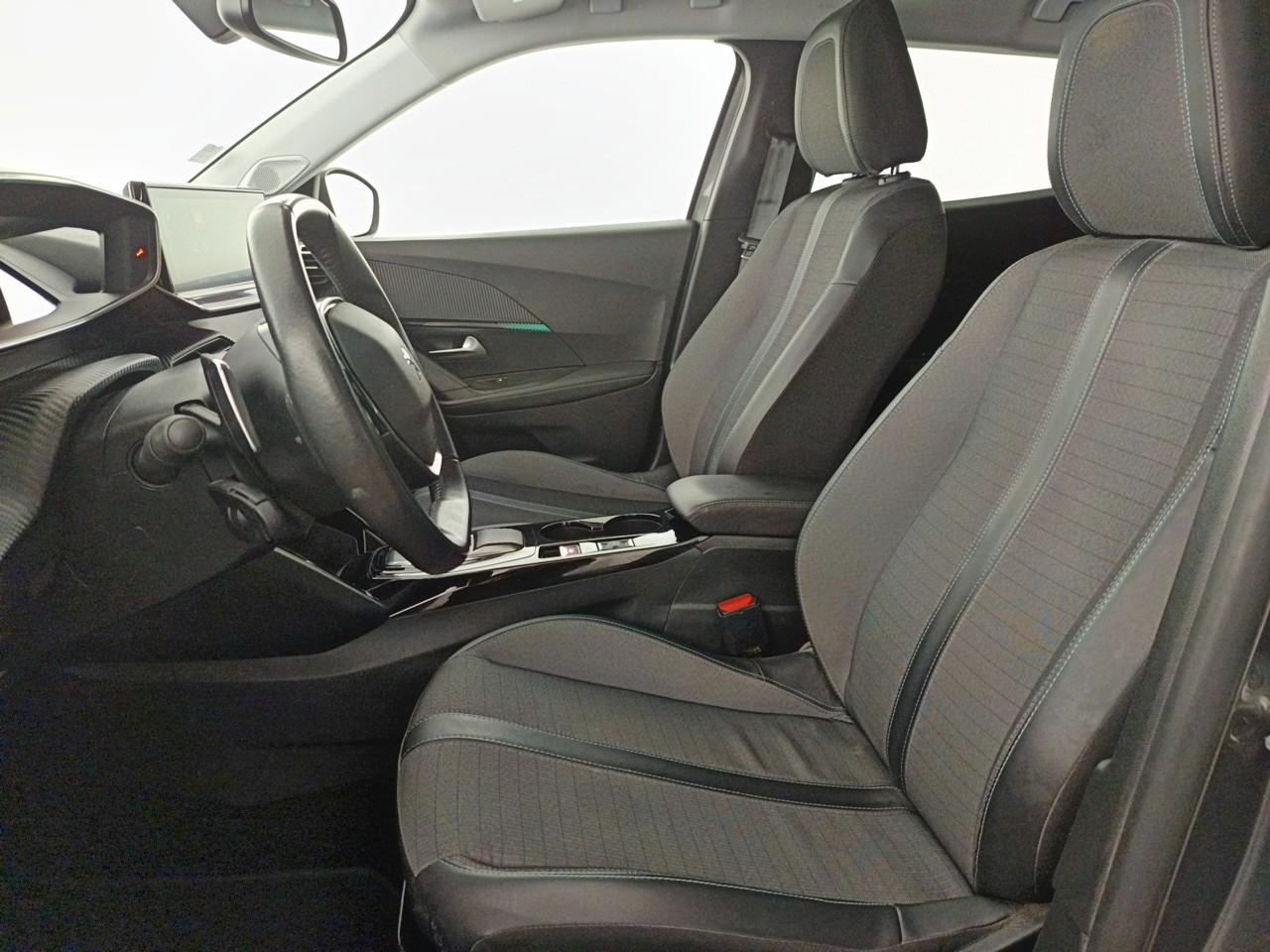 Peugeot 2008 puretech 130 s&s eat8 allure pack — photo 9