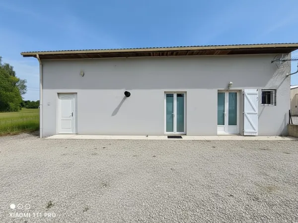 Maison 5 chambres + local professionnel + terrain en zone artisanale