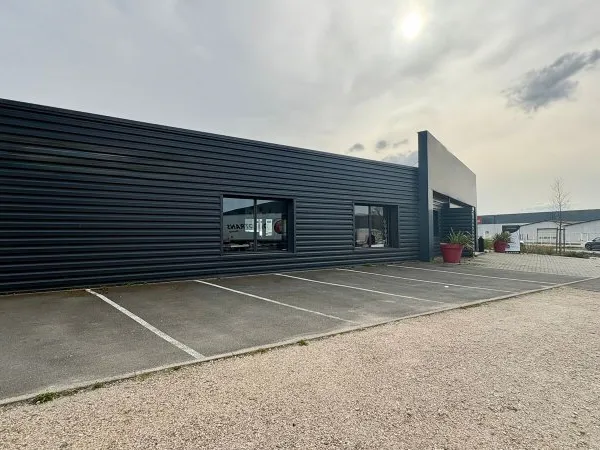 Local professionnel 625 m²
