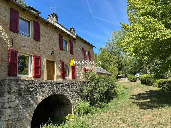 A VENDRE - Magnifique ensemble immobilier avec terrain arboré - SAINT GENIEZ D'OLT ET D'AUBRAC